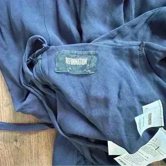 REFORMATION maxi Dress in Navy size 4 with adjustable trap belt 100% viscose - Picture 7 of 11